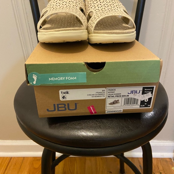 JBU Memory Foam Women's Cream Sandals 8M - Picture 6 of 6